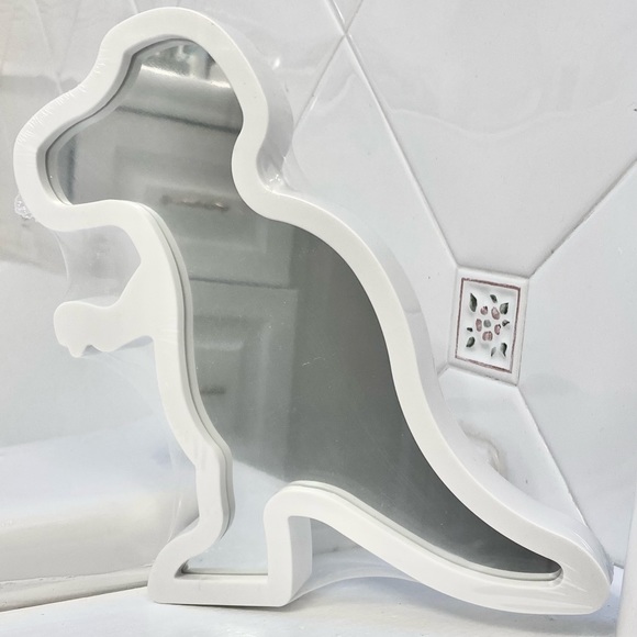 Other - 💚3/20$ 5/25$ 💚T-REX SHAPED MIRROR NWT